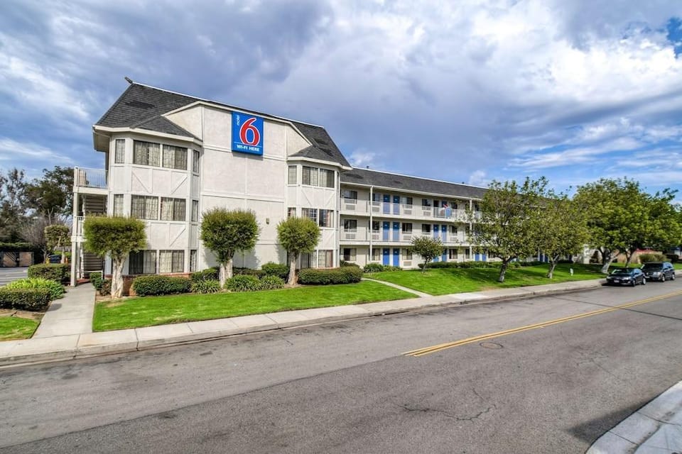 Motel 6 Hotel in Escondido Village