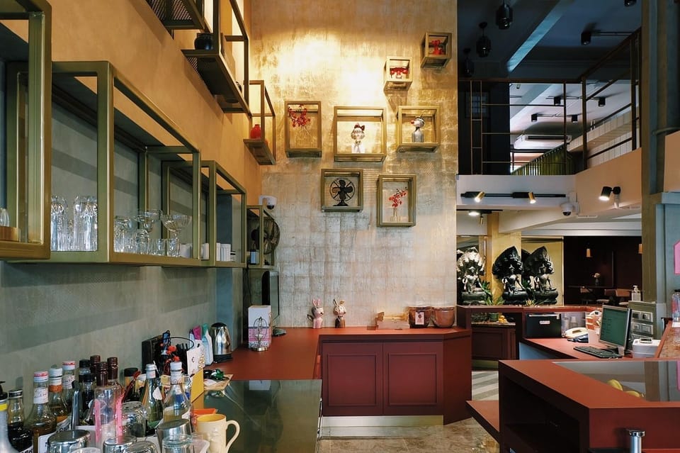 Golden House BTS Chidlom Bangkok Hotel in Bangkok