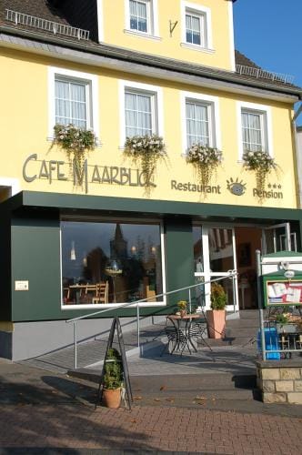 Hotel-Ferienwohnungen Cafe Maarblick Hotel in Vulkaneifel