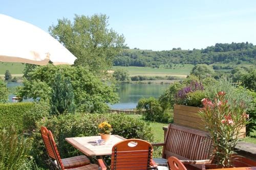 Hotel-Ferienwohnungen Cafe Maarblick Hotel in Vulkaneifel