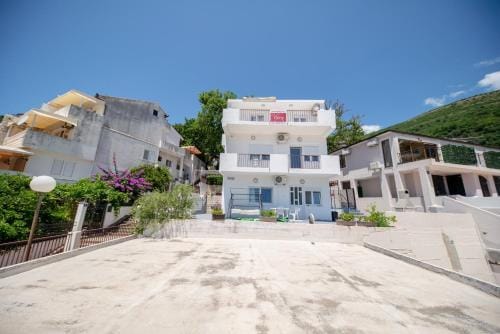 Apartments Vjera Petrovac Hotel in Budva Municipality