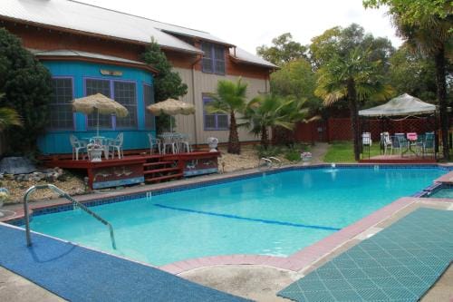 Grand Lodge Lodge in Geyserville