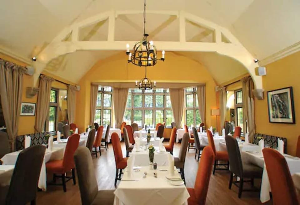 The Hare & Hounds Hotel Hotel in Stroud District