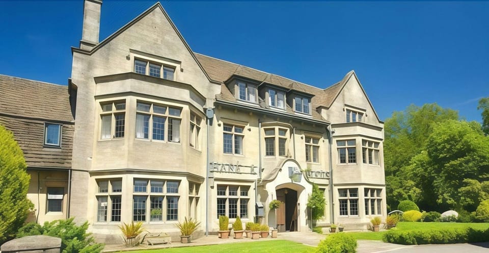 The Hare & Hounds Hotel Hotel in Stroud District