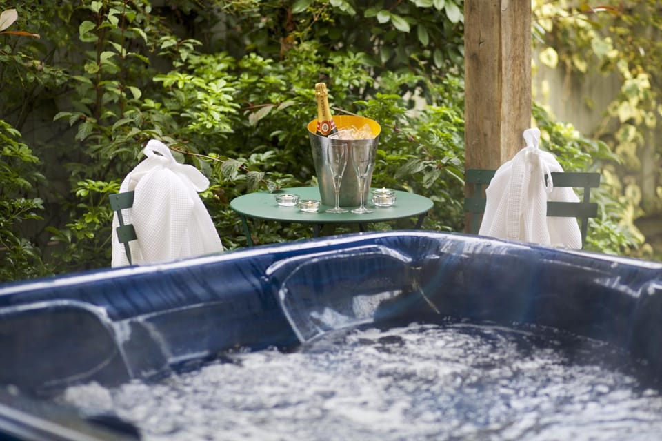 The Hare & Hounds Hotel Hotel in Stroud District