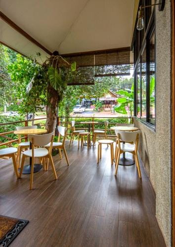 Fruit Tree Lodge Inn in Sala Dan