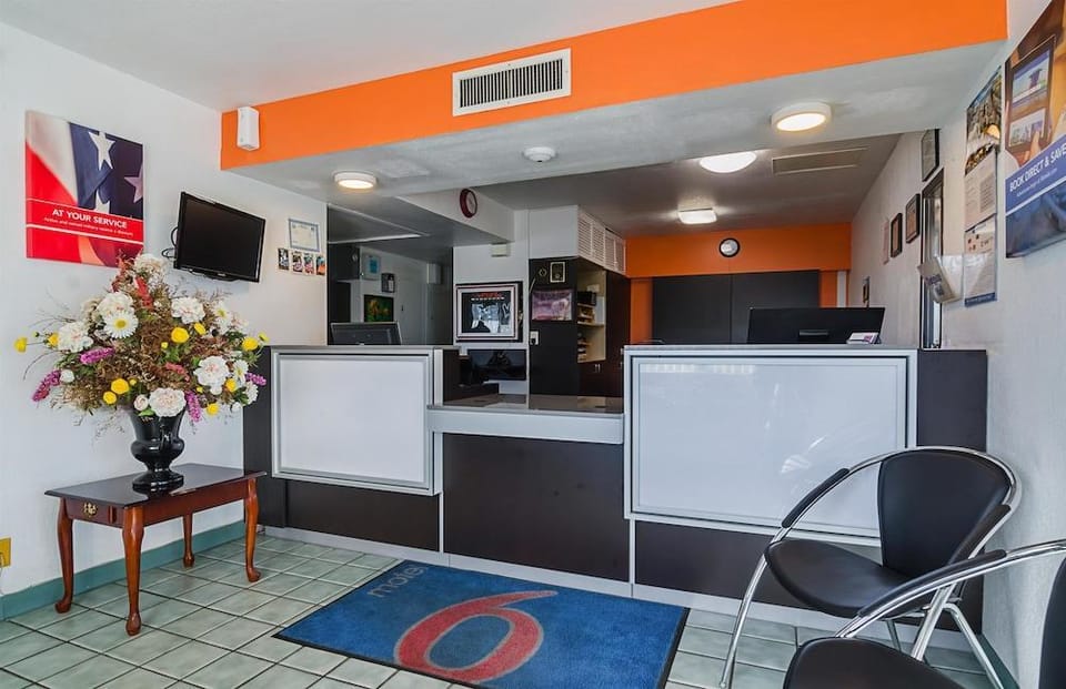 Motel 6 Hotel in Mitchell