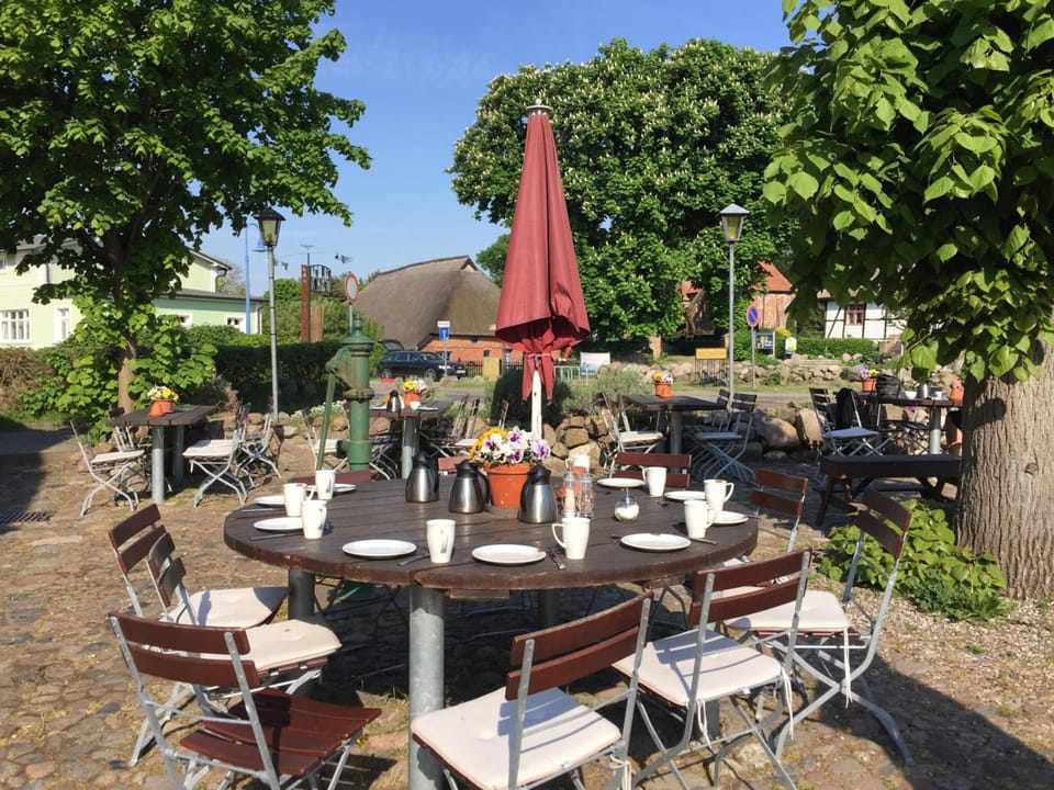 Hotel & Gasthof Zur Linde Hotel in Mecklenburg-Vorpommern, Germany