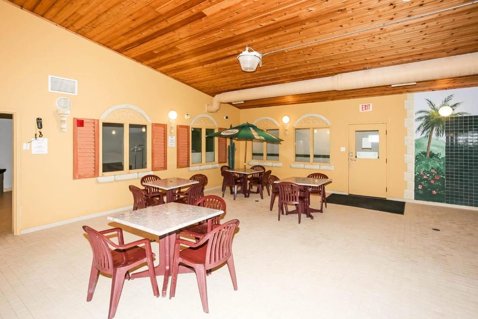 Altona Hotel Hotel in Manitoba