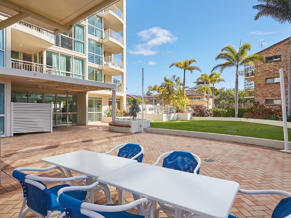 Maldives Resort Apartment hotel in Surfers Paradise
