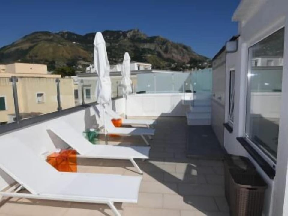 White 1903 - Rooftop Pool & Luxury Rooms Hotel in Forio