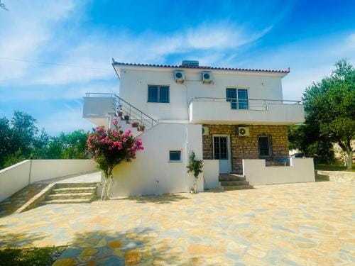 Guesthouse Dollomaja Ksamil Hotel in Ksamil