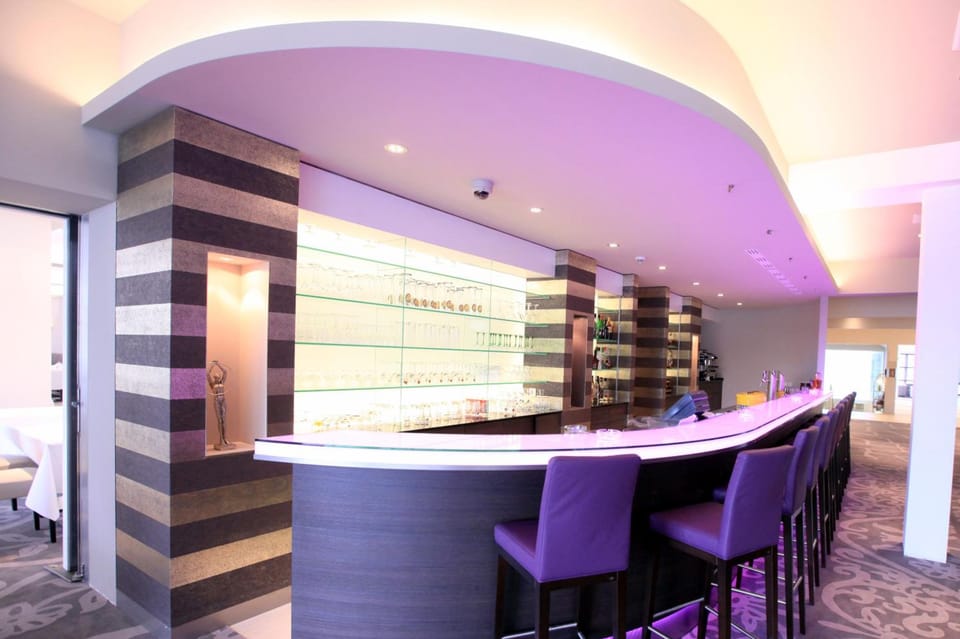 Bar/lounge