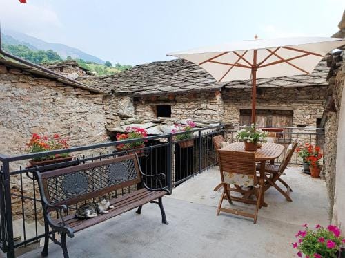Medieval Hamlet Malpertus Hotel in Piedmont