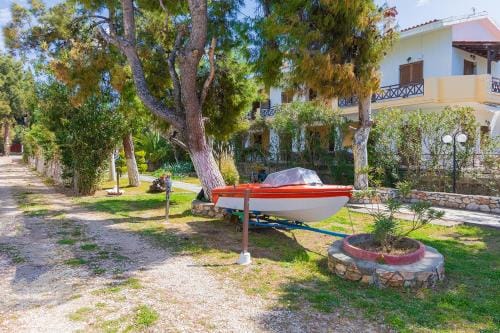 Galazia Akti Seaside Apartments Hotel in Nikiti