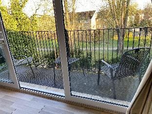 Penthouse Waterfront Apartment - St Neots Hotel in Huntingdonshire District