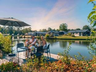 Comfortable chalet in the green Kempen Hotel in Mol
