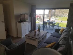 Comfortable chalet in the green Kempen Hotel in Mol