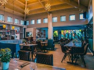 Comfortable chalet in the green Kempen Hotel in Mol