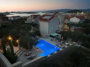 Apartment in Murter with Sea View and Pool Hotel in Murter