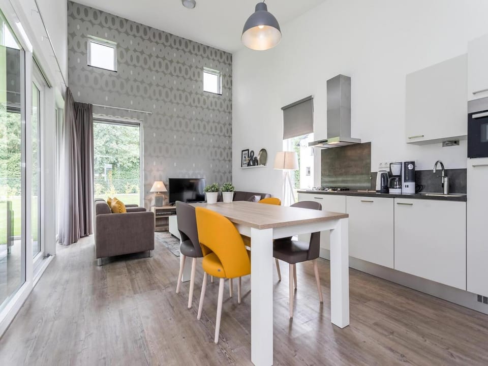 Bungalow in Limburg near Designer Outlet Resort in Roggel