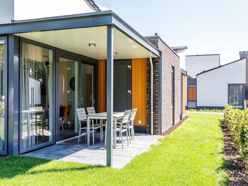 Bungalow in Limburg near Designer Outlet Resort in Roggel