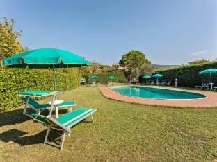 Spacious Lakefront Apartment Hotel in Umbria