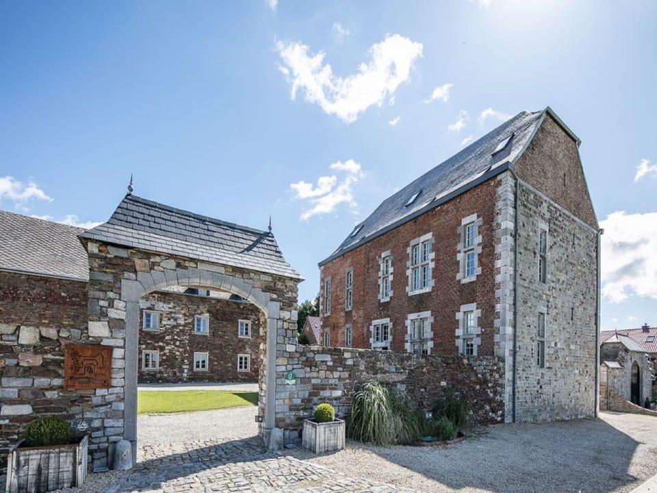 Charming loft in a castle-farm in Ohey with swimming pond Hotel in Wallonia, Belgium