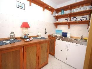 Coastal apartment in Vis near sea Hotel in Vis