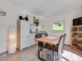 Bright flat close to the ski area Hotel in Piesendorf