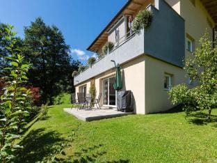 Bright flat close to the ski area Hotel in Piesendorf