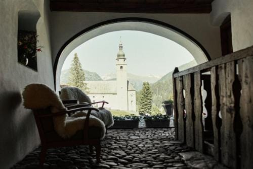 Hotel Weiss Kreuz Hotel in Canton of Grisons