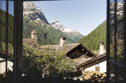 Hotel Weiss Kreuz Hotel in Canton of Grisons