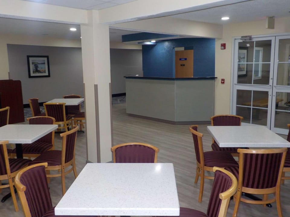 MJ INN and SUITES Hotel in Allegheny River