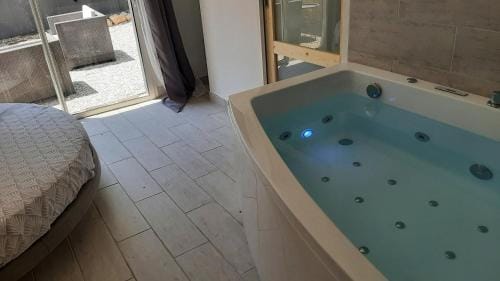 Allegria Nimes Chambre Deluxe Spa Hotel in Nimes