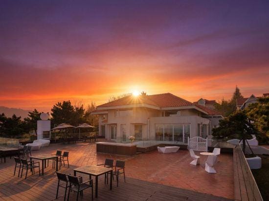 Seagull Art Lodge Hotel in Qingdao