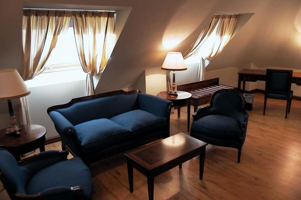 Shared lounge/TV area