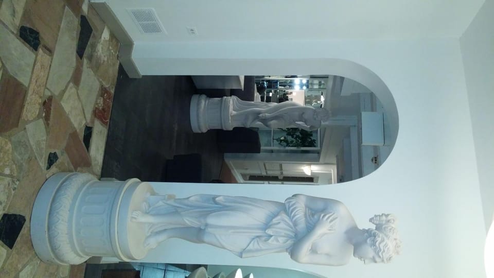 Mario's International Spa, Hotel & Restaurant Hotel in Ohio