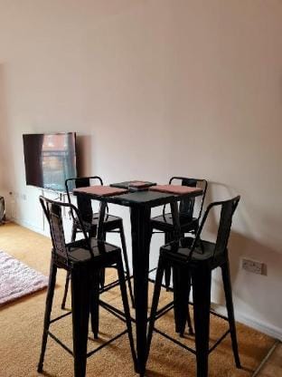 Emerald Blossom,Sleeps 4, Warrington.Wifi,Parking Hotel in Warrington