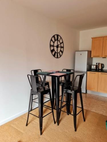 Emerald Blossom,Sleeps 4, Warrington.Wifi,Parking Hotel in Warrington