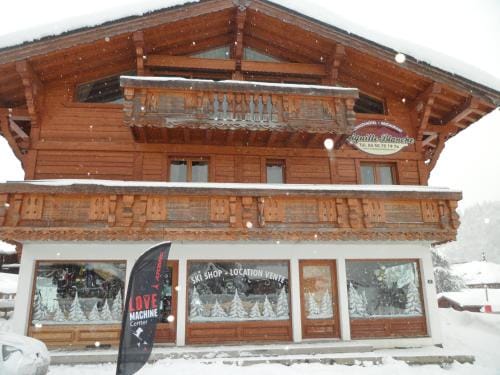 Chalet Hotel Aiguille Blanche Logis Hotel in Les Gets