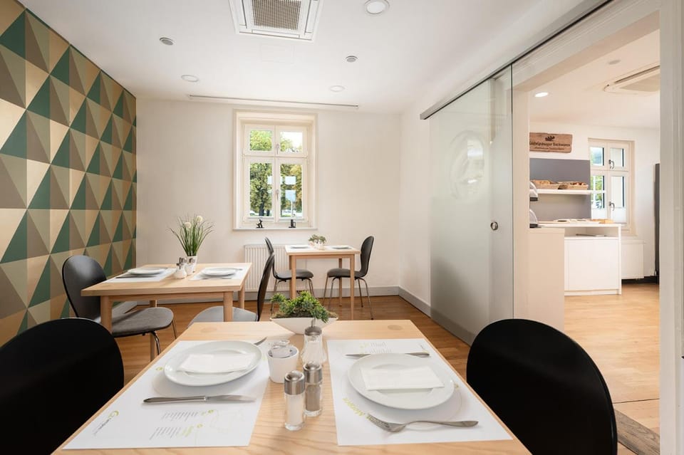 Hotel CampusZwei Komfortable Doppelzimmer & Apartments mit Kuche Zentral in Ludwigsburg ideal fur Bu Hotel in Ludwigsburg