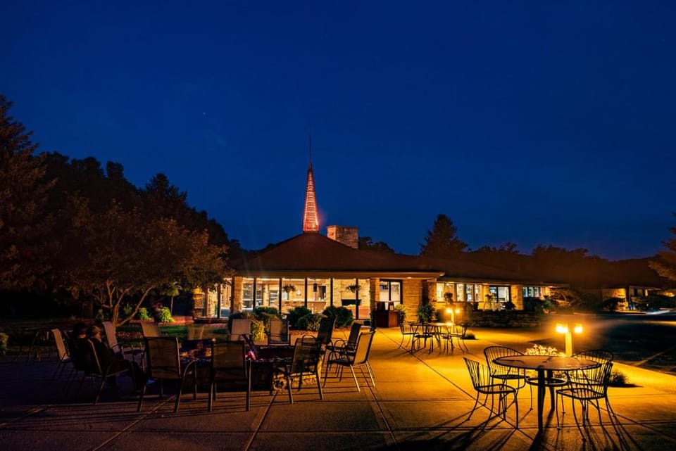 Spring Valley Inn Hotel in Wisconsin