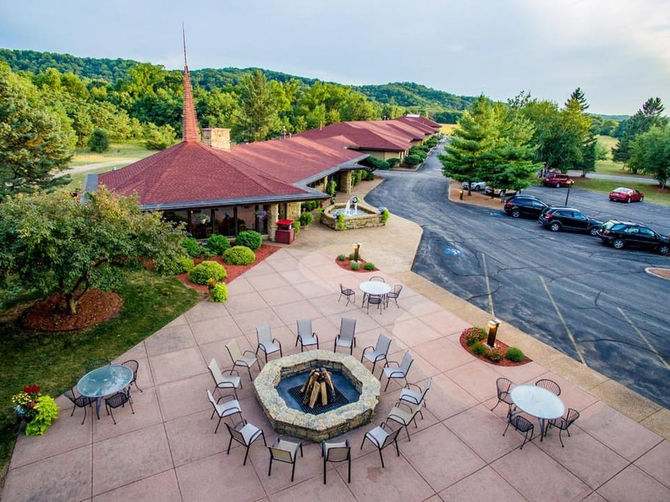 Spring Valley Inn Hotel in Wisconsin