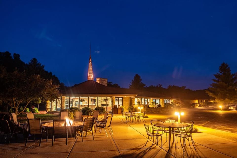 Spring Valley Inn Hotel in Wisconsin