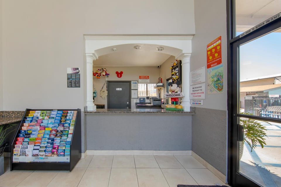 Anaheim Discovery Inn and Suites Motel in Garden Grove