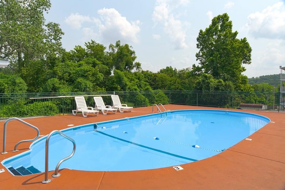Evergreen Inn Hotel in Branson