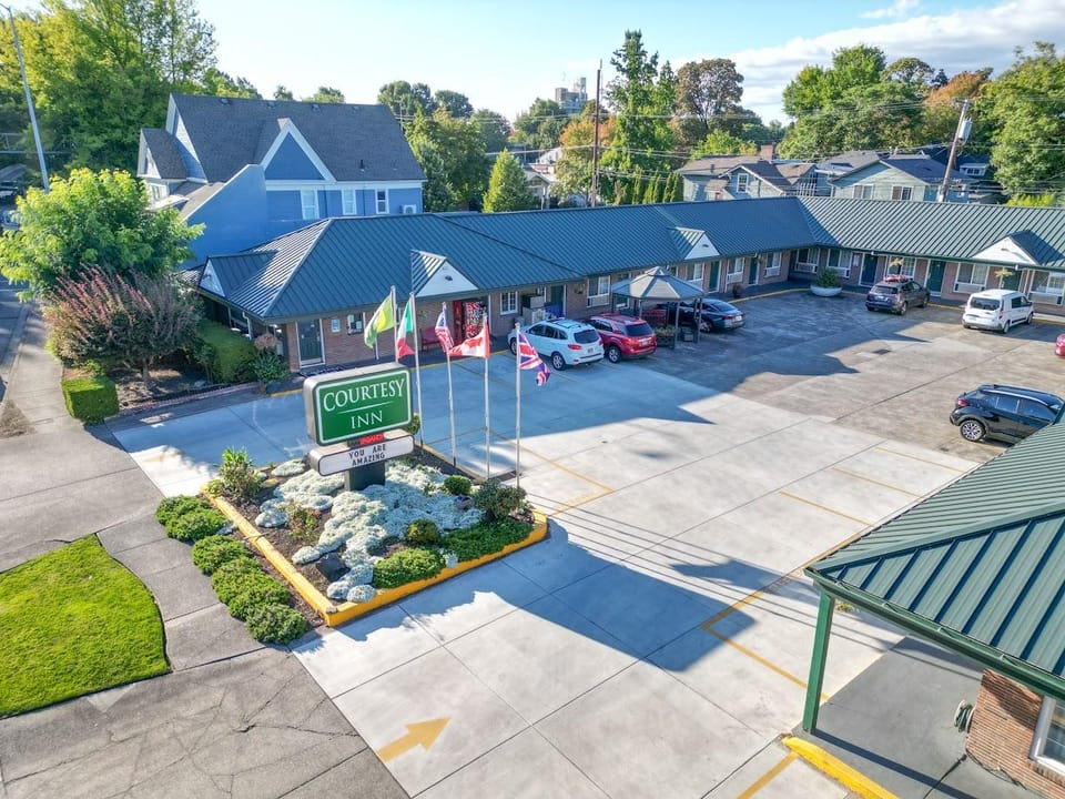 Courtesy Inn Motel in Eugene