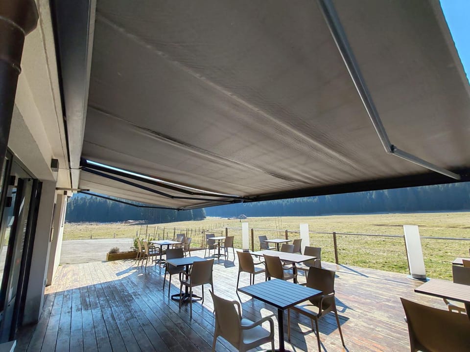 Auberge du chateau de Joux Hotel in Canton of Vaud