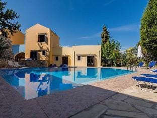 Group Accomodation, Heliopetra Studios And Houses Hotel in Crete